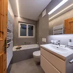New Engadine Alpine - Pool & Sauna