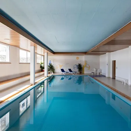 New Engadine Alpine - Pool & Sauna アパート