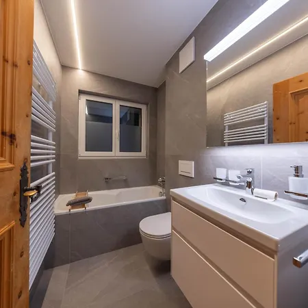 New Engadine Alpine - Pool & Sauna